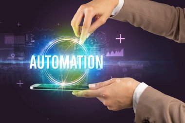 AUTOMATION yazıtlı bir dokunmatik ekran, yeni teknoloji konsepti