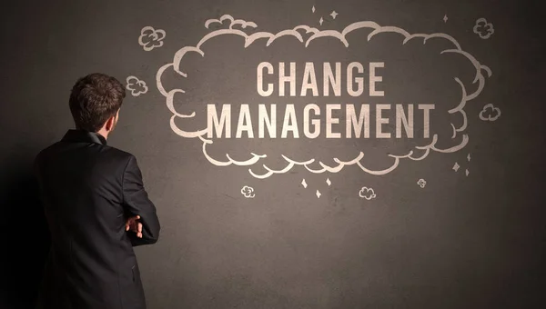 Zakenman Tekent Een Cloud Met Change Management Inscriptie Binnen Modern — Stockfoto