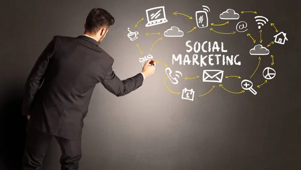 Empresário Desenhando Ícones Mídia Social Com Inscrição Social Marketing Novo — Fotografia de Stock