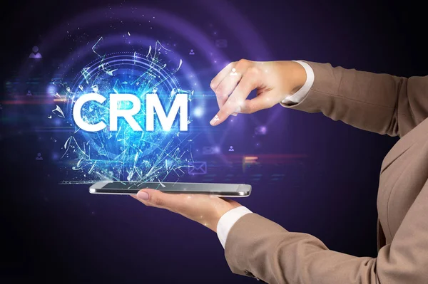 CRM kısaltmalı dokunmatik ekran, modern teknoloji kavramı