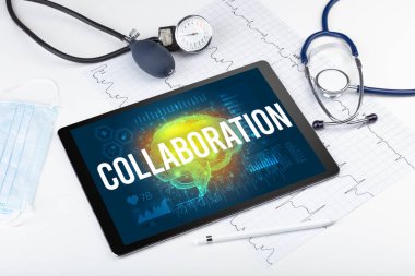 Tablet pc ve COLLABORATION yazıtlı tıbbi araçlar, sosyal uzaklık kavramı