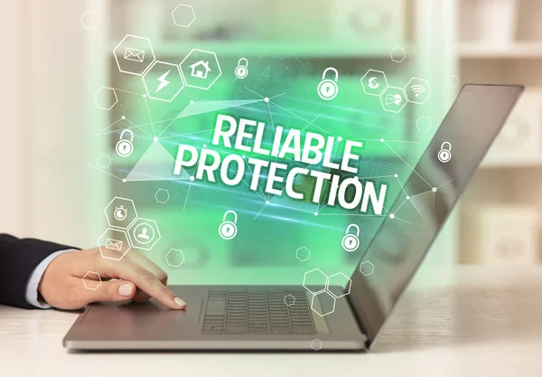 Reliable Protection Napis Laptopie Koncepcji Bezpieczeństwa Internetu Ochrony Danych Blockchain — Zdjęcie stockowe