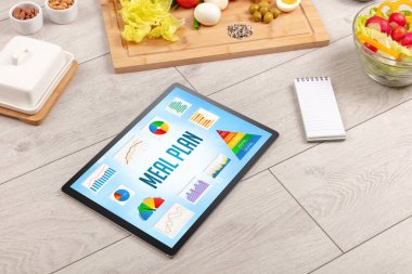 Organik gıda ve tablet bilgisayarı MeAL PLAN yazısını, sağlıklı beslenme bileşimini gösteriyor