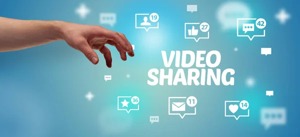 Video Sharing Feliratra Mutató Levágott Kéz Közeli Felvétele Közösségi Hálózati — Stock Fotó