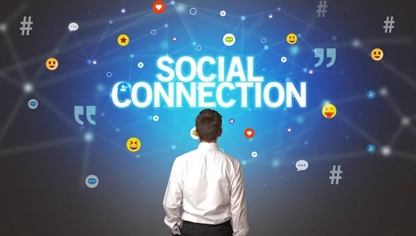 Widok Tyłu Przedsiębiorcy Napisem Social Connection Koncepcja Sieci Społecznościowych — Zdjęcie stockowe