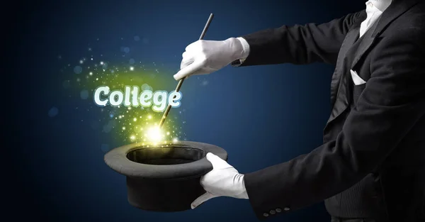 Sihirbaz Kolej Yazıtları Eğitim Konseptiyle Sihirbazlık Numarası Yapıyor — Stok fotoğraf