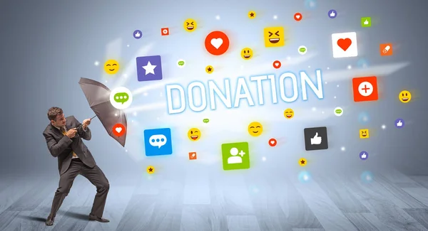 Красивый Бизнесмен Защищающийся Зонтиком Надписи Donation Концепции Социальных Сетей — стоковое фото