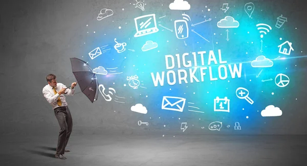 商人用伞式保护从Digital Workflow铭文 现代技术概念 — 图库照片
