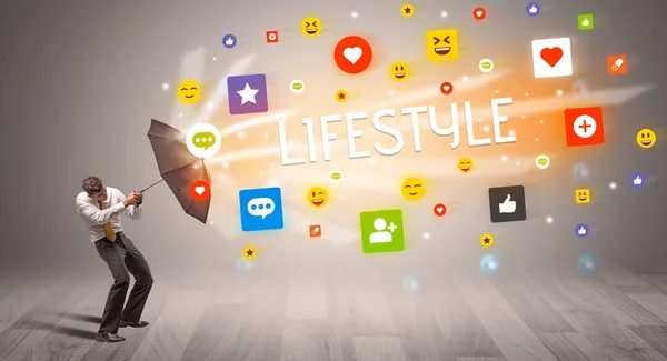 Красивый Бизнесмен Защищающийся Зонтиком Надписи Lifestyle Концепция Социальных Сетей — стоковое фото