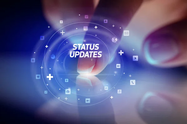 Vinger Aanraken Tablet Met Social Media Pictogrammen Status Updates — Stockfoto