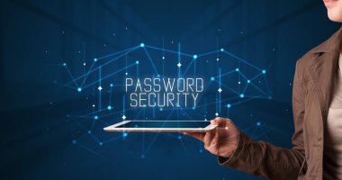 Tablet üzerinde çalışan genç iş adamı dijital işareti gösteriyor: PASSWORD GÜVENLİĞİ