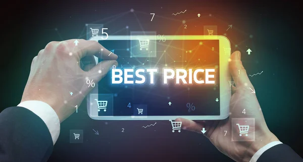 Detailní Záběr Ruky Držící Tablet Nápisem Best Price Online Nákupní — Stock fotografie