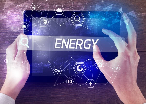 Nahaufnahme Eines Tablets Auf Der Suche Nach Energy Beschriftung High — Stockfoto