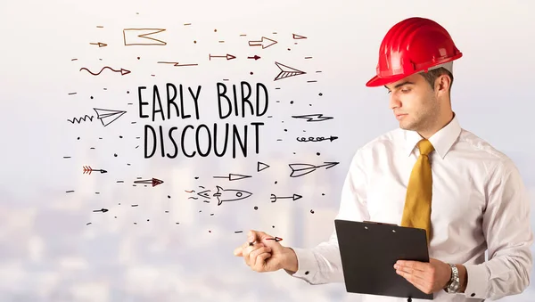 Snygg Affärsman Med Hjälm Ritning Early Bird Discount Inskription Contruction — Stockfoto