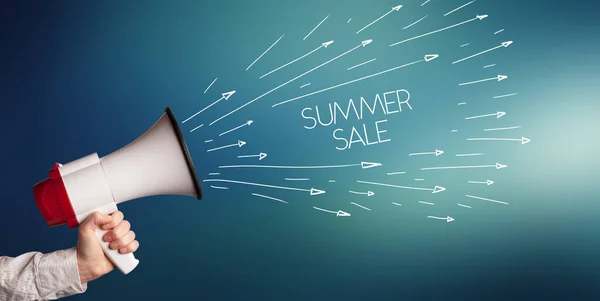Jong Meisje Schreeuwend Naar Megafoon Met Summer Sale Inscriptie Shopping — Stockfoto