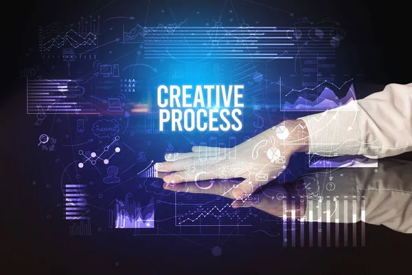 Zakenman Aanraken Van Groot Scherm Met Creative Process Inscriptie Cyber — Stockfoto