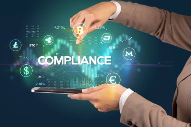 CommpLICE yazıtları ve iş fırsatı kavramına sahip bir dokunmatik ekran yakın plan