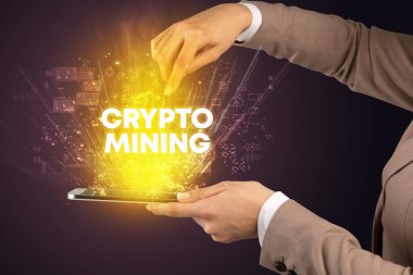 CRYPTO Mining yazıtları, yenilikçi teknoloji kavramı ile dokunmatik ekran yakın plan