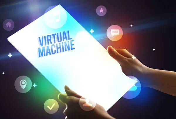 Holding Futuristische Tablet Met Virtual Machine Inscriptie Nieuwe Technologie Concept — Stockfoto