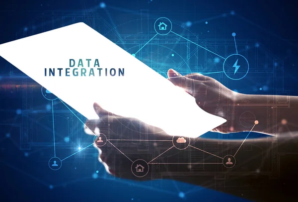 Ținând Tabletă Futuristă Inscripție Data Integration Concept Securitate Cibernetică — Fotografie, imagine de stoc