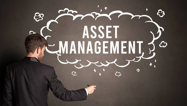 Empresário Desenhando Uma Nuvem Com Inscrição Asset Management Dentro Conceito — Fotografia de Stock