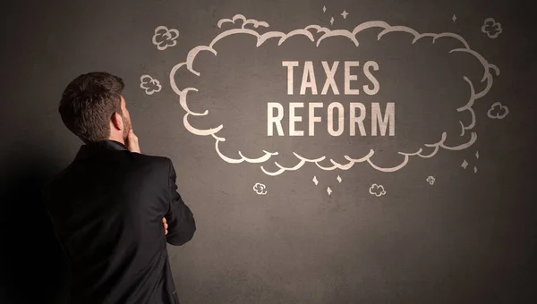 Empresário Desenhando Uma Nuvem Com Inscrição Taxes Reform Dentro Conceito — Fotografia de Stock