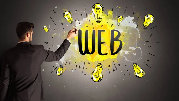 ビジネスマンは Webの略語 新しい技術のアイデアの概念でカラフルな電球を描く — ストック写真