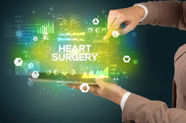 Primo Piano Touchscreen Con Iscrizione Heart Surgery Concetto Medico — Foto Stock
