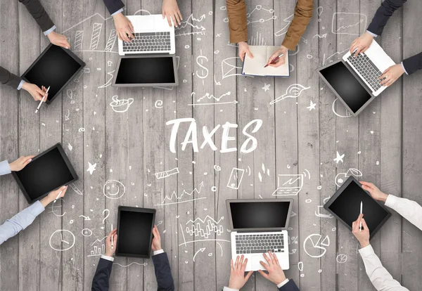 Grupo Empresarios Que Trabajan Oficina Con Inscripción Taxes Concepto Coworking —  Fotos de Stock