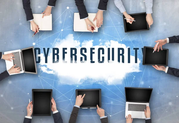 Gruppe Von Personen Die Ein Treffen Mit Cybersecurity Insciption Web — Stockfoto