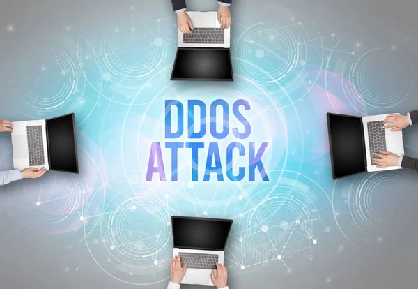 Ddos Attack Insciption Web Güvenlik Kavramı Olan Bir Dizüstü Bilgisayarın — Stok fotoğraf
