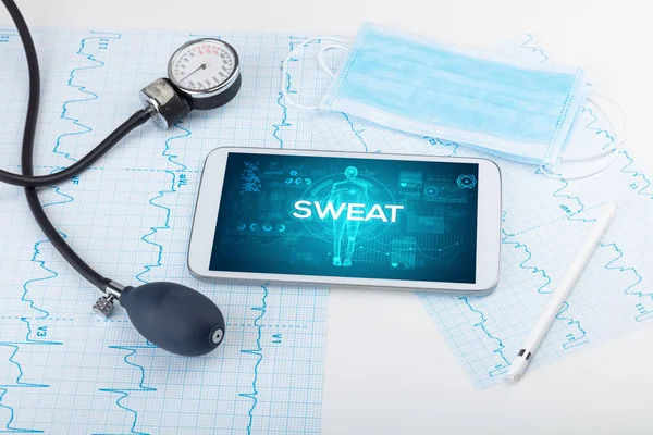 Sweatの碑文とタブレットPcや医師のツール コロナウイルスの概念 — ストック写真