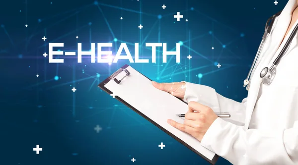 Dokter Vult Medisch Dossier Met Health Inscriptie Medisch Concept — Stockfoto