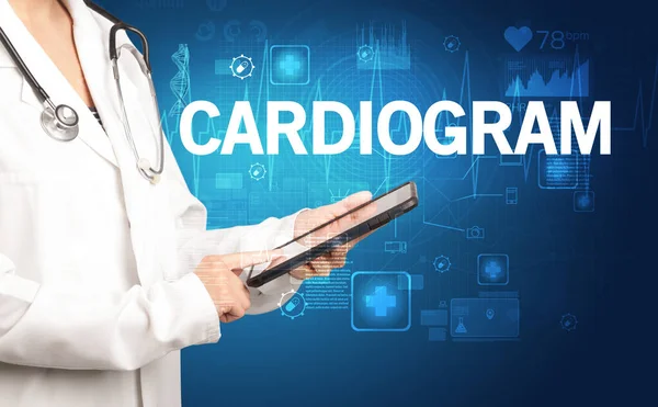 Mladý Lékař Psaní Poznámek Nápisem Cardiogram Zdravotní Koncepce — Stock fotografie