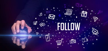 FOLLOW yazıtları ve sosyal medya konseptiyle el ele tutuşmak