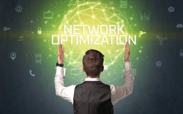 Rückansicht Eines Geschäftsmannes Mit Network Optimization Aufschrift Online Sicherheitskonzept — Stockfoto