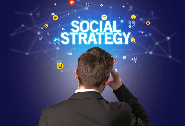 Vista Trasera Hombre Negocios Con Inscripción Estrategia Social Concepto Redes —  Fotos de Stock