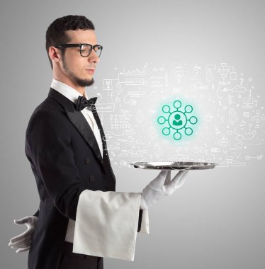 Sosyal medya konsepti, sosyal medya simgeleri sunan garsonun yakın çekimi