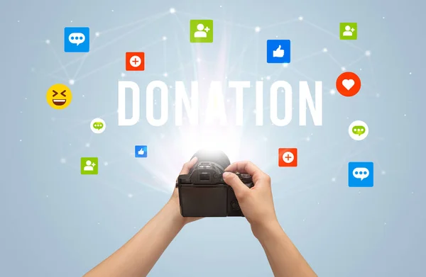 Використання Камери Захоплення Контенту Соціальних Мереж Допомогою Напису Donation Концепція — стокове фото