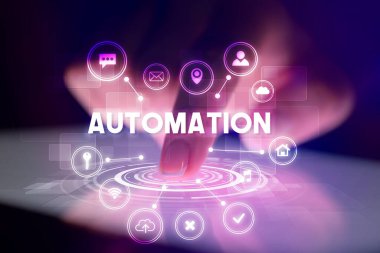 Web teknolojisi simgeleri ve Otomasyon yazıt, web teknolojisi kavramı ile parmak dokunma tablet