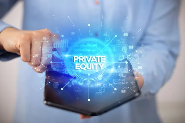 Biznesmen Składanym Smartfonem Napisem Private Equity Nowa Koncepcja Biznesowa — Zdjęcie stockowe
