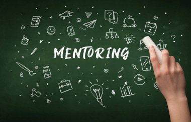 Tahtaya beyaz tebeşirle el çizimi, eğitim kavramı