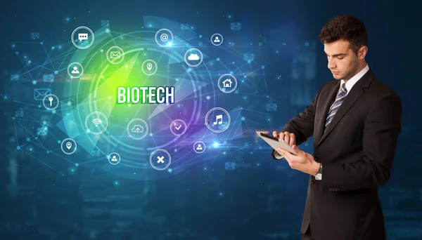 Empresario Pensando Frente Iconos Relacionados Con Tecnología Inscripción Biotech Concepto —  Fotos de Stock