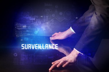 SURVEILLANCE yazıtlı dijital tabloya dokunmak, yeni çağ güvenlik kavramı