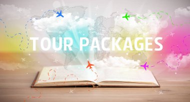 Tour Paketleri 'nin olduğu açık kitap. Yazı, tatil kavramı.