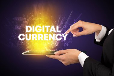 DIGITAL CURRENCY yazıtlı, yenilikçi teknoloji kavramına sahip bir dokunmatik ekran yakın plan