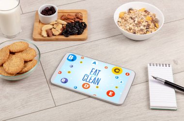 Sağlıklı Tablet Pc kompoziyonu ile EAT Temiz Yazı, kilo kaybı konsepti