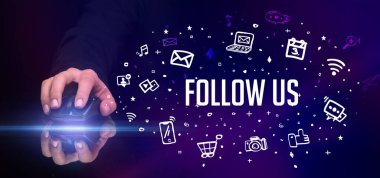 FOLLOW ABD yazıtları ve sosyal medya konseptiyle el ele tutuşmak