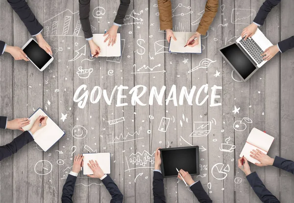Governance Felirattal Coworking Koncepcióval Dolgozó Üzletemberek Csoportja — Stock Fotó