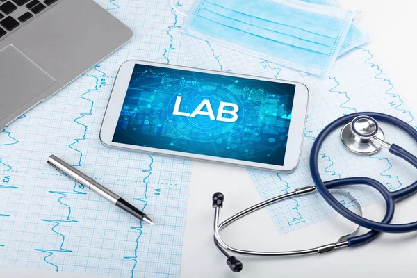 Vista Primer Plano Una Tableta Con Abreviatura Lab Concepto Médico — Foto de Stock